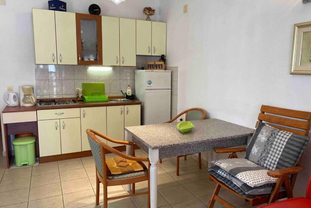 Ferienwohnung Apartman Toma Slatine Exterior foto